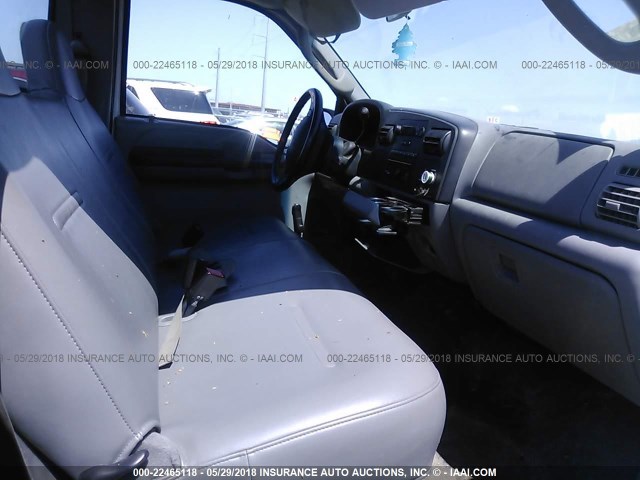 1FTNF20576EB49903 - 2006 FORD F250 SUPER DUTY WHITE photo 5