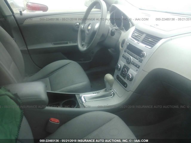 1G1ZG57B38F199263 - 2008 CHEVROLET MALIBU LS ღია ლურჯი ფოტო 5