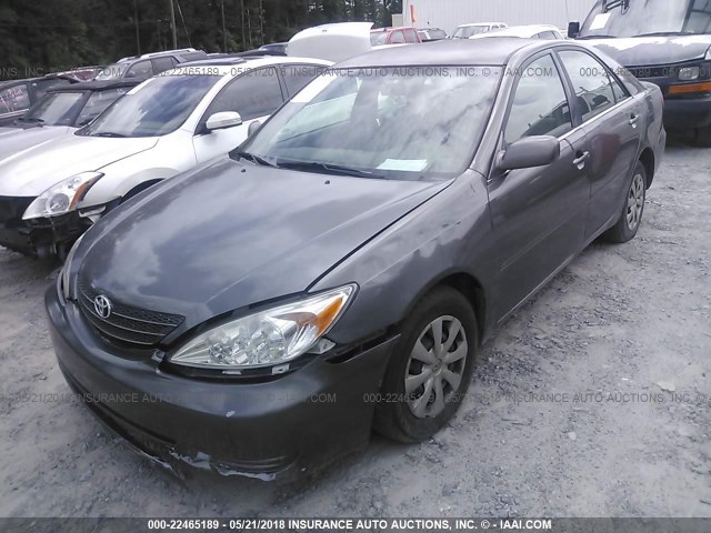 4T1BE32K34U832453 - 2004 TOYOTA CAMRY LE/XLE/SE ნაცრისფერი ფოტო 2