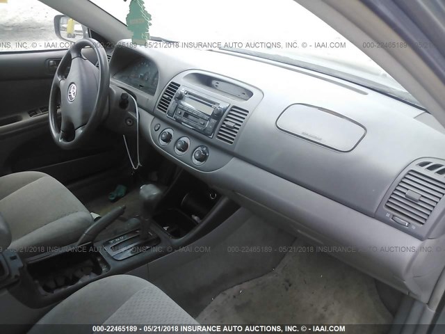 4T1BE32K34U832453 - 2004 TOYOTA CAMRY LE/XLE/SE ნაცრისფერი ფოტო 5