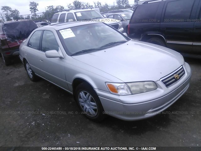 4T1BG22KXYU690838 - 2000 TOYOTA CAMRY CE/LE/XLE SILVER photo 1
