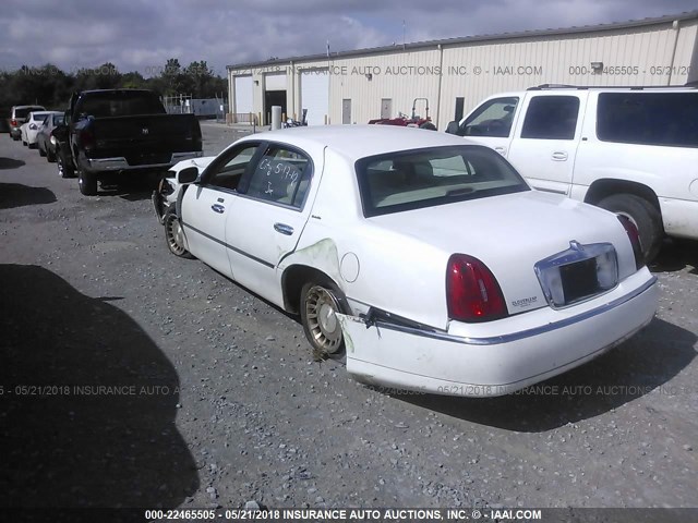 1LNHM81W81Y703028 - 2001 LINCOLN TOWN CAR EXECUTIVE Белый фото 3