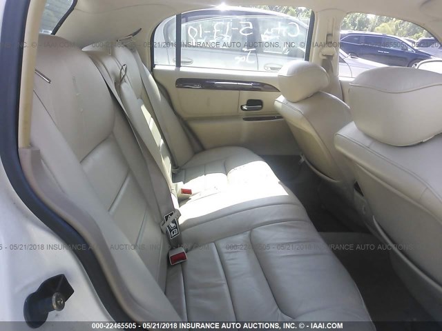1LNHM81W81Y703028 - 2001 LINCOLN TOWN CAR EXECUTIVE Белый фото 8