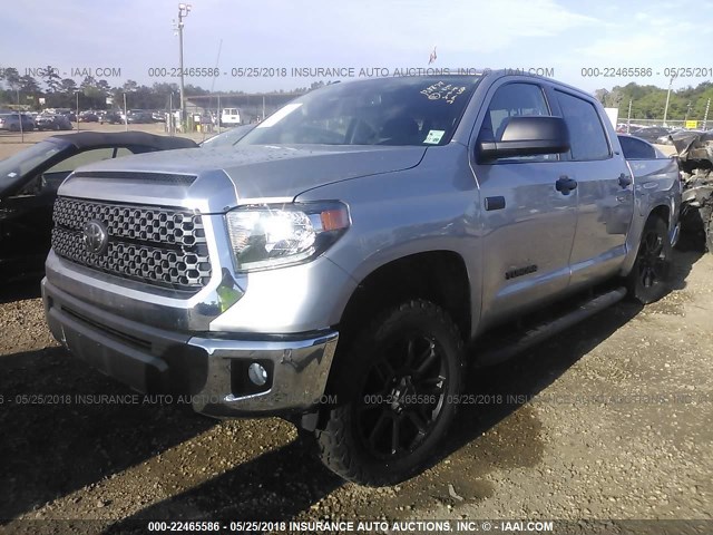 5TFEY5F11JX229923 - 2018 TOYOTA TUNDRA CREWMAX SR5 SILVER photo 2