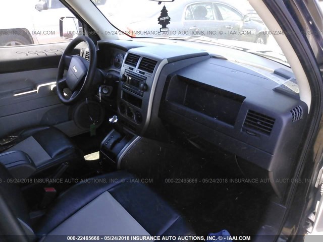 1J8FF28W27D342056 - 2007 JEEP PATRIOT SPORT BLACK photo 5