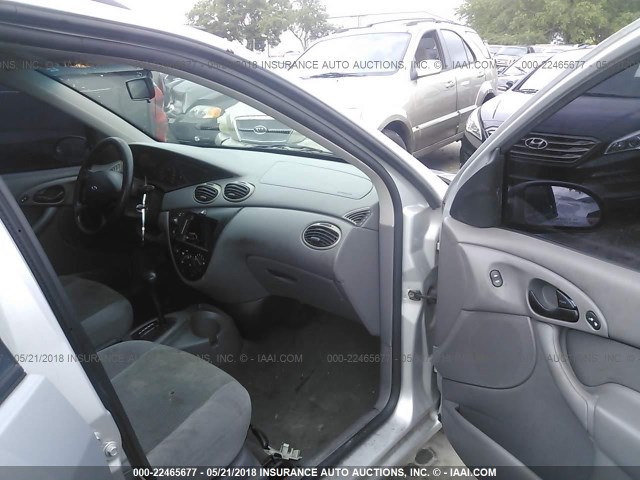 1FAFP36361W170456 - 2001 FORD FOCUS SE/SE COMFORT SILVER photo 5