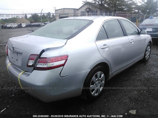 4T1BF3EK1BU611018 - 2011 TOYOTA CAMRY SE/LE/XLE ვერცხლისფერი ფოტო 4