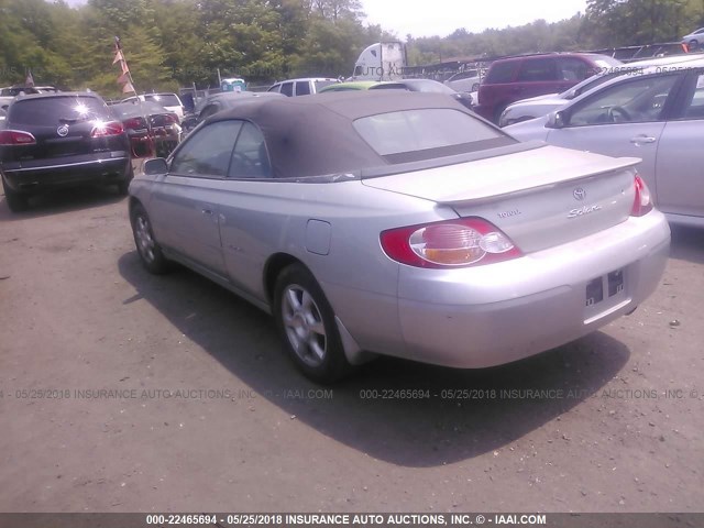 2T1FF28P62C561463 - 2002 TOYOTA CAMRY SOLARA SE/SLE ვერცხლისფერი ფოტო 3
