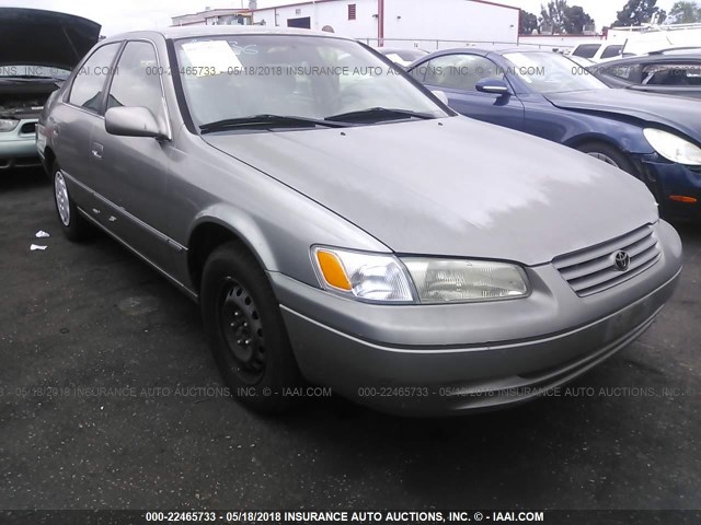 JT2BG22K2V0054009 - 1997 TOYOTA CAMRY LE/XLE GRAY photo 1