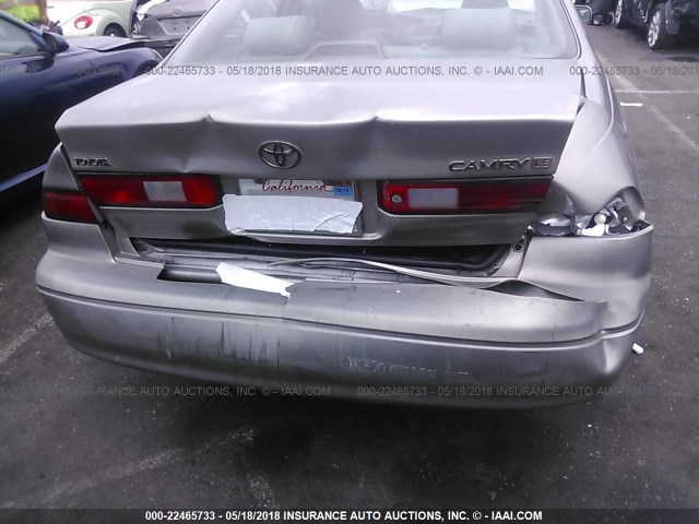 JT2BG22K2V0054009 - 1997 TOYOTA CAMRY LE/XLE GRAY photo 6
