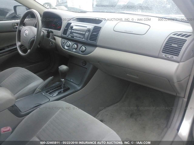 4T1BE32K35U946843 - 2005 TOYOTA CAMRY LE/XLE/SE თაფლისფერი ფოტო 5
