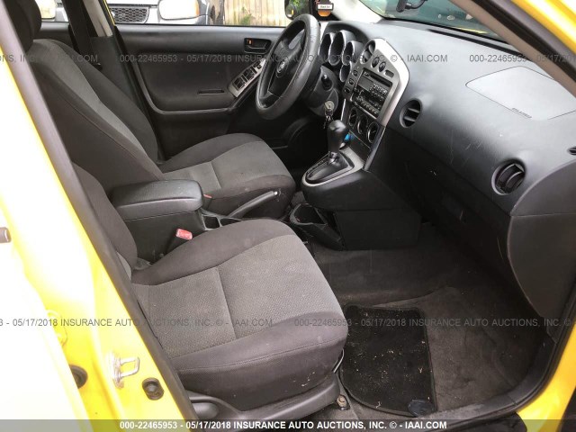 2T1KR32E94C271532 - 2004 TOYOTA COROLLA MATRIX XR YELLOW photo 5