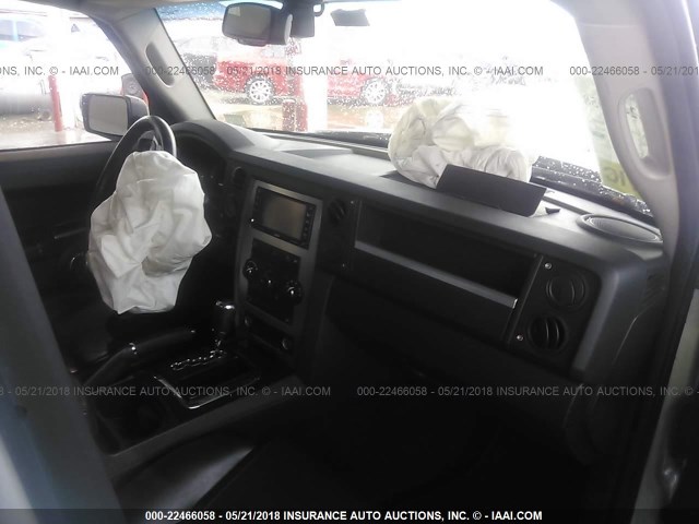 1J4RG4GK0AC158625 - 2010 JEEP COMMANDER SPORT Silber Foto 5