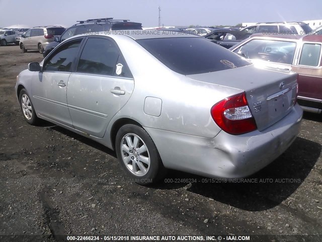 4T1BF30K02U003613 - 2002 TOYOTA CAMRY LE/XLE/SE ბეჟი ფოტო 3