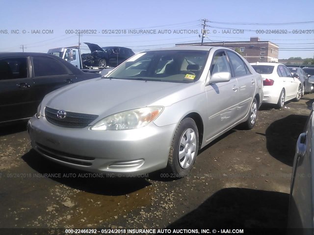 4T1BE32K43U163141 - 2003 TOYOTA CAMRY LE/XLE/SE ვერცხლისფერი ფოტო 2