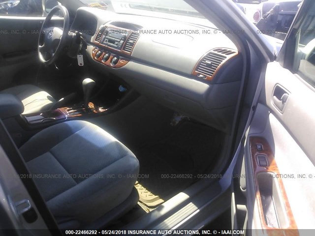 4T1BE32K43U163141 - 2003 TOYOTA CAMRY LE/XLE/SE ვერცხლისფერი ფოტო 5
