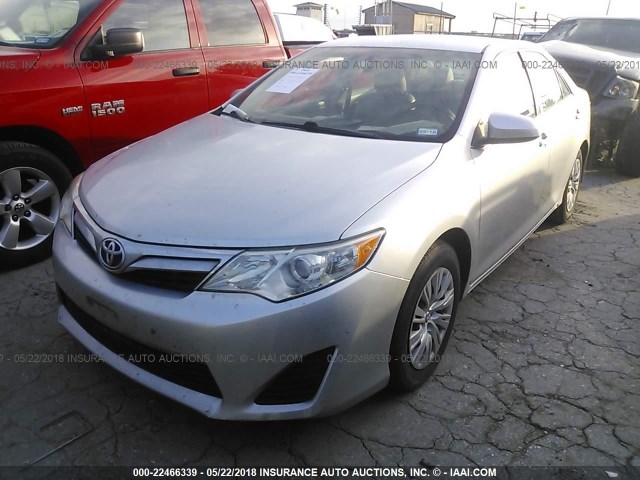 4T4BF1FK6DR297412 - 2013 TOYOTA CAMRY L/SE/LE/XLE SILVER photo 2