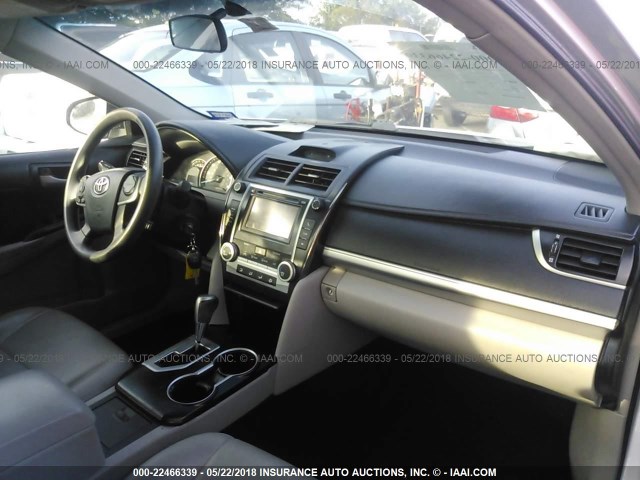 4T4BF1FK6DR297412 - 2013 TOYOTA CAMRY L/SE/LE/XLE SILVER photo 5