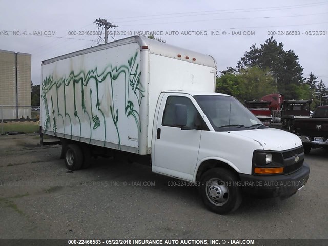 1GBJG31K481224593 - 2008 CHEVROLET EXPRESS G3500  WHITE photo 1