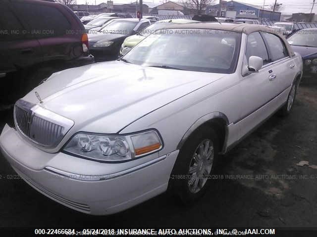 1LNHM83W74Y609532 - 2004 LINCOLN TOWN CAR ULTIMATE WHITE photo 2