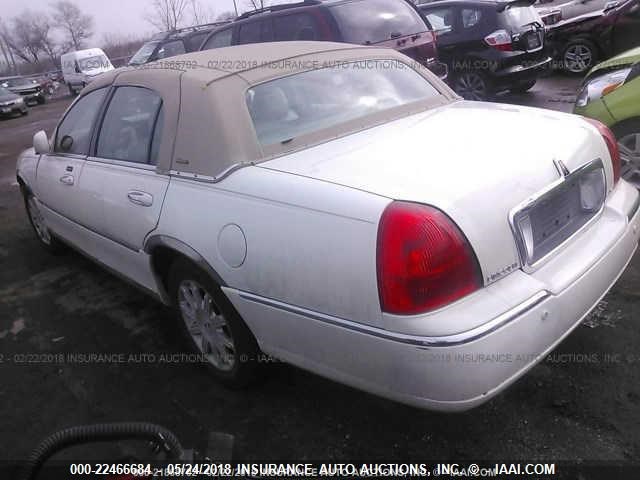 1LNHM83W74Y609532 - 2004 LINCOLN TOWN CAR ULTIMATE WHITE photo 3