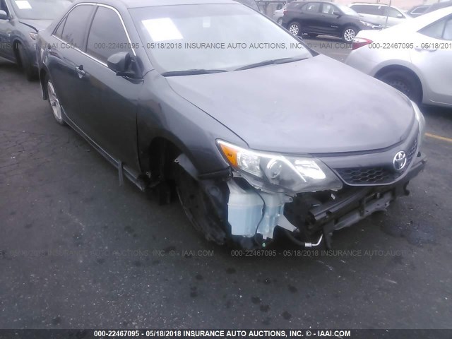 4T1BF1FK2CU611680 - 2012 TOYOTA CAMRY SE/LE/XLE GRAY photo 1