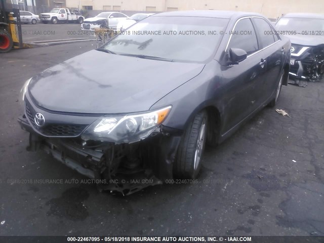 4T1BF1FK2CU611680 - 2012 TOYOTA CAMRY SE/LE/XLE GRAY photo 2
