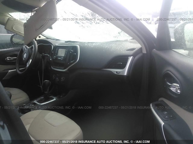 1C4PJLCB7JD531751 - 2018 JEEP CHEROKEE LATITUDE Czarny zdjęcie 5