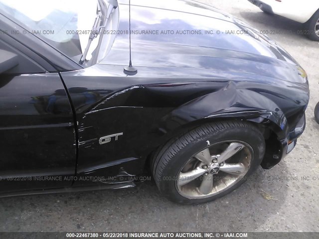 1ZVHT85H765237598 - 2006 FORD MUSTANG GT BLACK photo 6