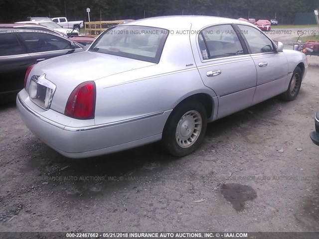 1LNFM81W0WY732036 - 1998 LINCOLN TOWN CAR EXECUTIVE Серебристый фото 4