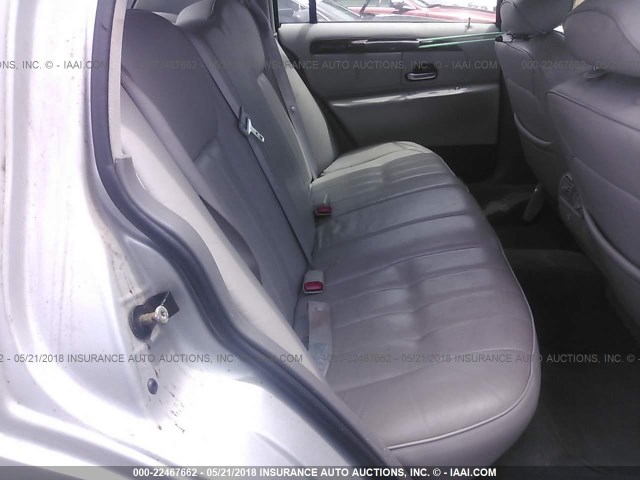 1LNFM81W0WY732036 - 1998 LINCOLN TOWN CAR EXECUTIVE Серебристый фото 8