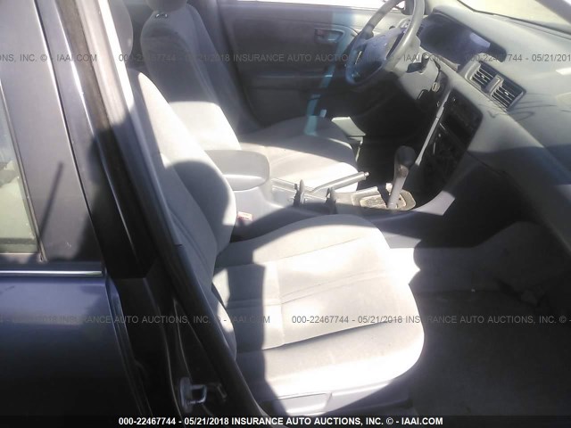 4T1BG22K3XU563198 - 1999 TOYOTA CAMRY CE/LE/XLE 灰色 照片 5