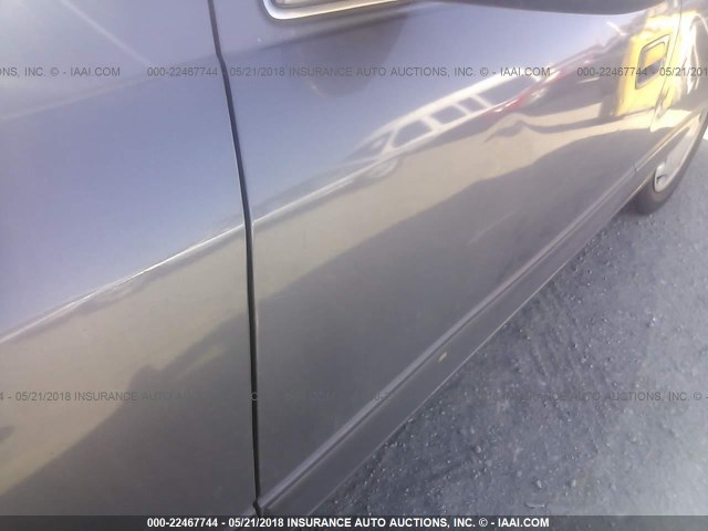 4T1BG22K3XU563198 - 1999 TOYOTA CAMRY CE/LE/XLE 灰色 照片 6