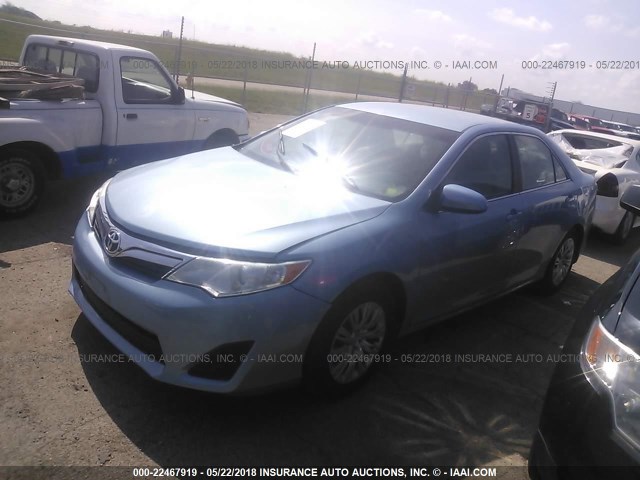 4T4BF1FK8DR328546 - 2013 TOYOTA CAMRY L/SE/LE/XLE 浅蓝色 照片 2