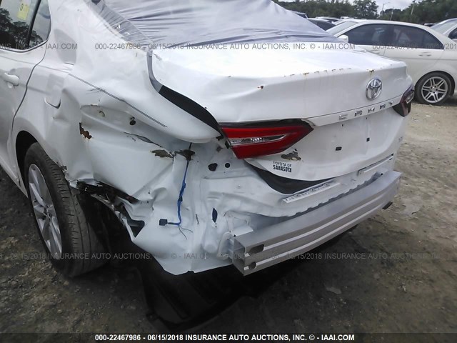 4T1B11HK6JU067841 - 2018 TOYOTA CAMRY L/LE/XLE/SE/XSE WHITE photo 6