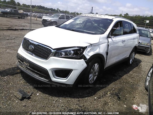 5XYPG4A39GG181520 - 2016 KIA SORENTO LX/L WHITE photo 2