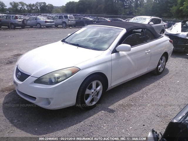 4T1FA38P94U036452 - 2004 TOYOTA CAMRY SOLARA SE/SLE WHITE photo 2