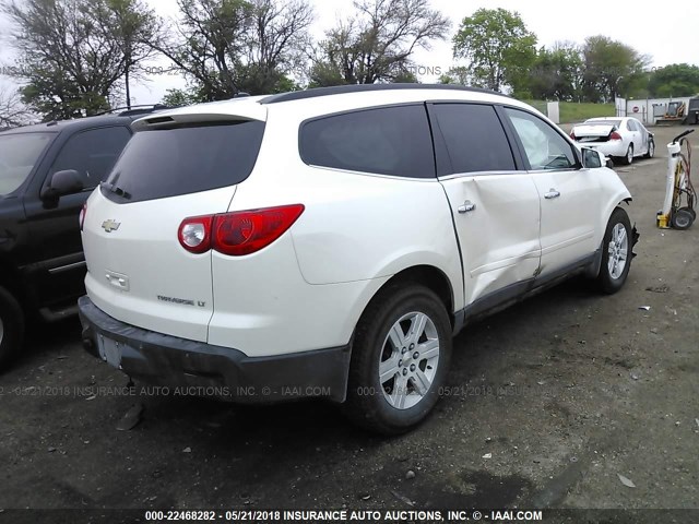 1GNKVJED1BJ380465 - 2011 CHEVROLET TRAVERSE LT WHITE photo 4