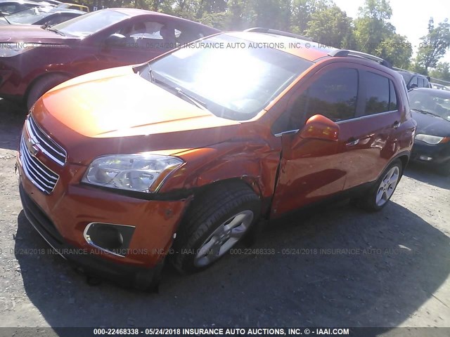 KL7CJTSB5FB136631 - 2015 CHEVROLET TRAX LTZ ORANGE photo 2