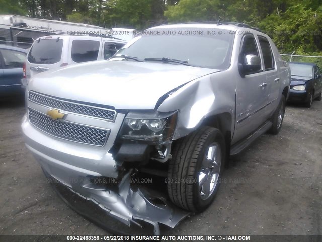 3GNTKGE3XBG288926 - 2011 CHEVROLET AVALANCHE LTZ SILVER photo 2