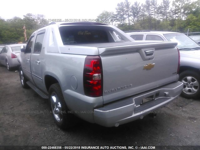 3GNTKGE3XBG288926 - 2011 CHEVROLET AVALANCHE LTZ SILVER photo 3