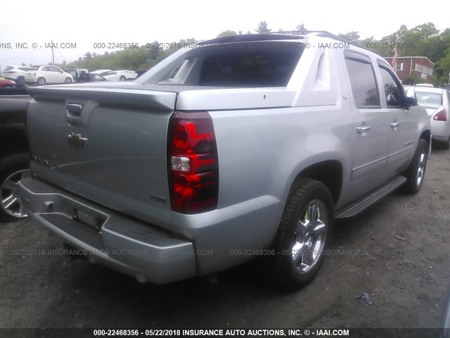 3GNTKGE3XBG288926 - 2011 CHEVROLET AVALANCHE LTZ SILVER photo 4