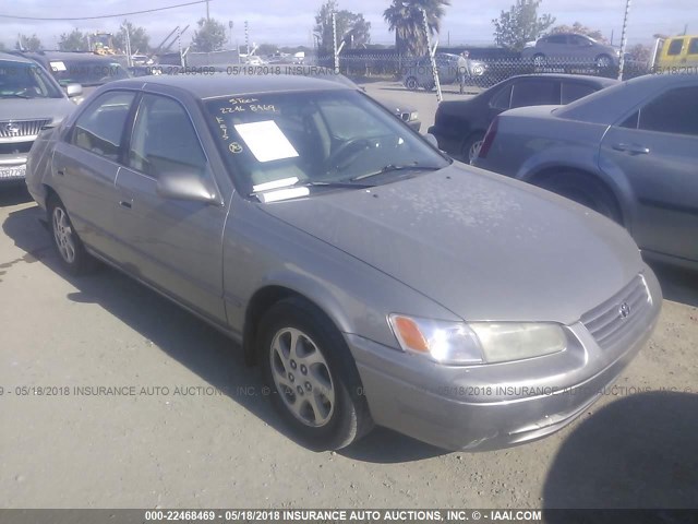 JT2BF22K5X0172965 - 1999 TOYOTA CAMRY LE/XLE TAN photo 1