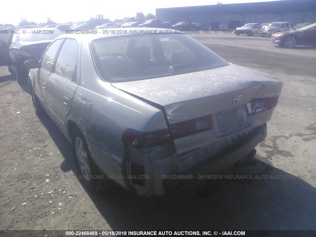 JT2BF22K5X0172965 - 1999 TOYOTA CAMRY LE/XLE TAN photo 3