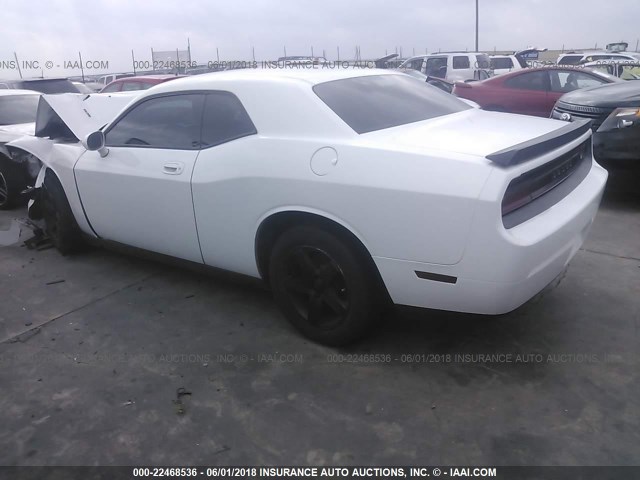 2B3CJ4DV9AH323663 - 2010 DODGE CHALLENGER SE WHITE photo 3