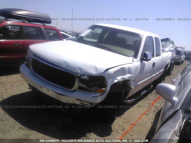 1GTEK19T2YE112428 - 2000 GMC NEW SIERRA K1500 WHITE photo 2