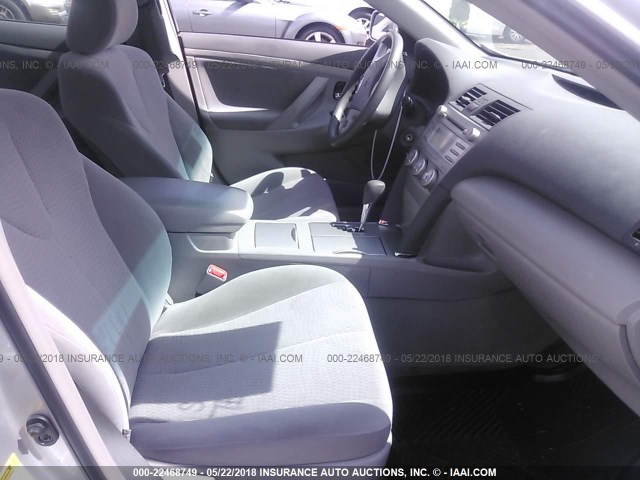 4T4BF3EK0BR130330 - 2011 TOYOTA CAMRY SE/LE/XLE 银色 照片 5