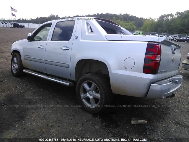 3GNTKFE74DG215406 - 2013 CHEVROLET AVALANCHE LT SILVER photo 3