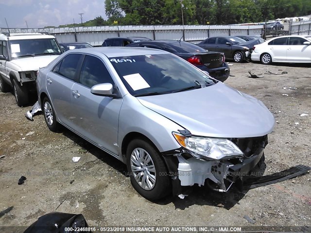 4T4BF1FK0ER367651 - 2014 TOYOTA CAMRY L/SE/LE/XLE SILVER photo 1