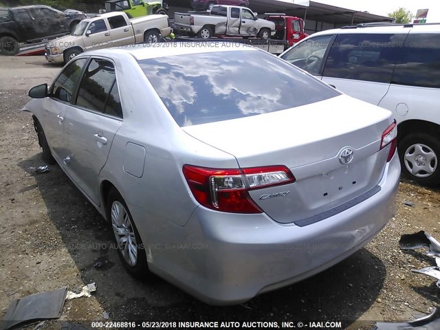 4T4BF1FK0ER367651 - 2014 TOYOTA CAMRY L/SE/LE/XLE SILVER photo 3